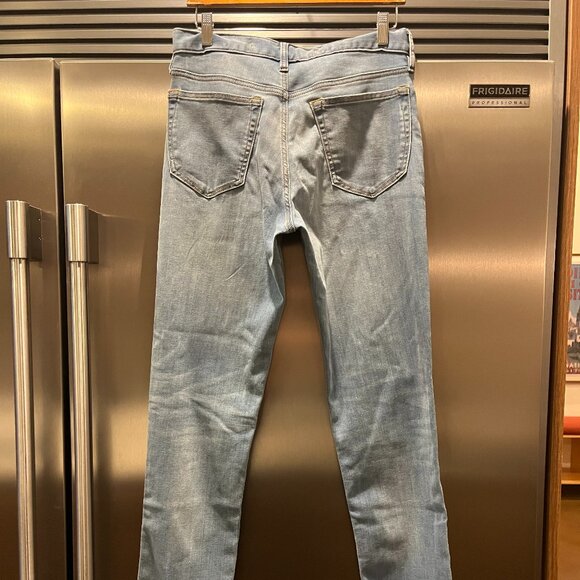 Banana Republic Mens "The Traveler Luxe" Slim Fit Lt Blue Jeans: 30" x 32" - Picture 4 of 7